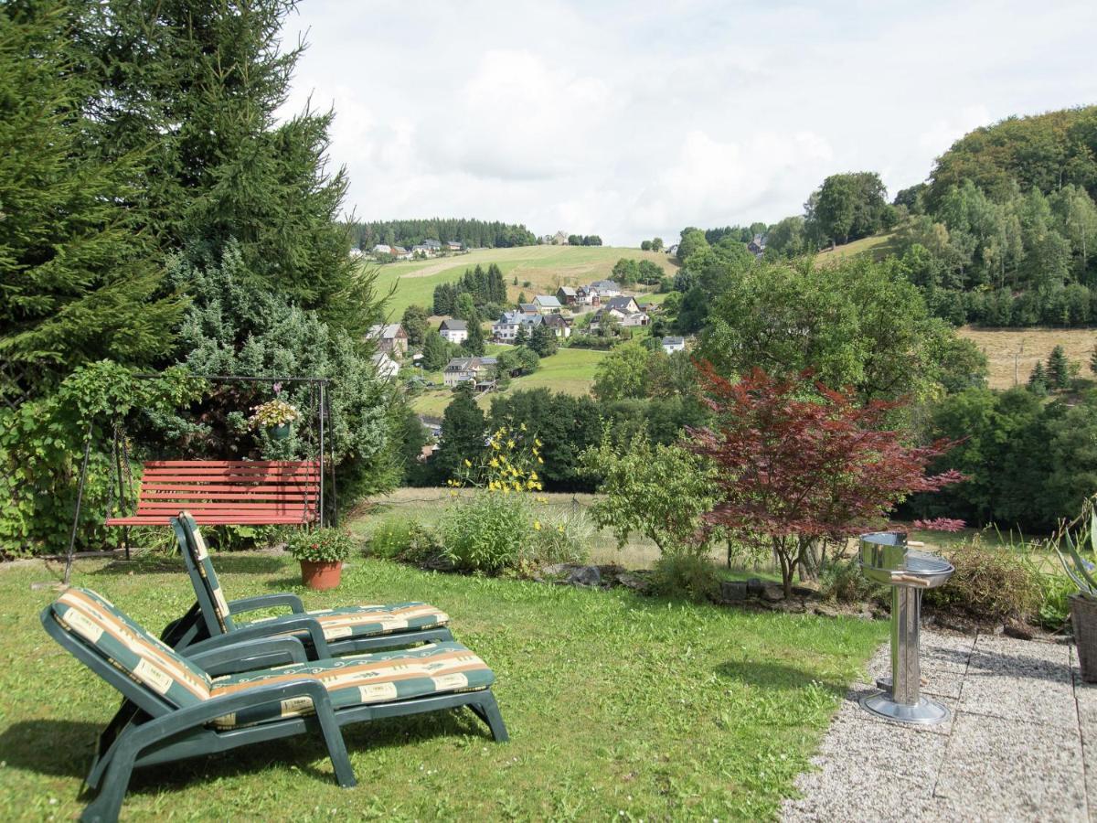 Cozy Apartment In Ore Mountains With Balcony Брайтенбрун Стая снимка