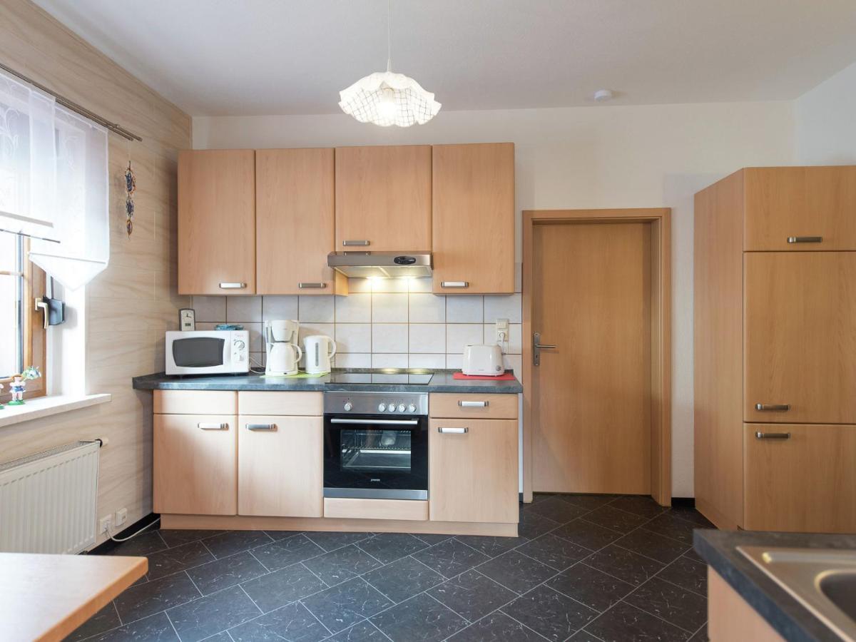 Cozy Apartment In Ore Mountains With Balcony Брайтенбрун Стая снимка