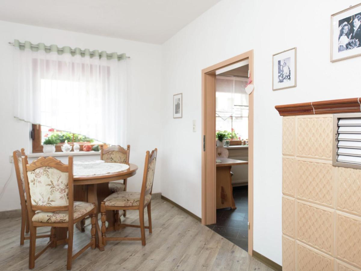 Cozy Apartment In Ore Mountains With Balcony Брайтенбрун Стая снимка