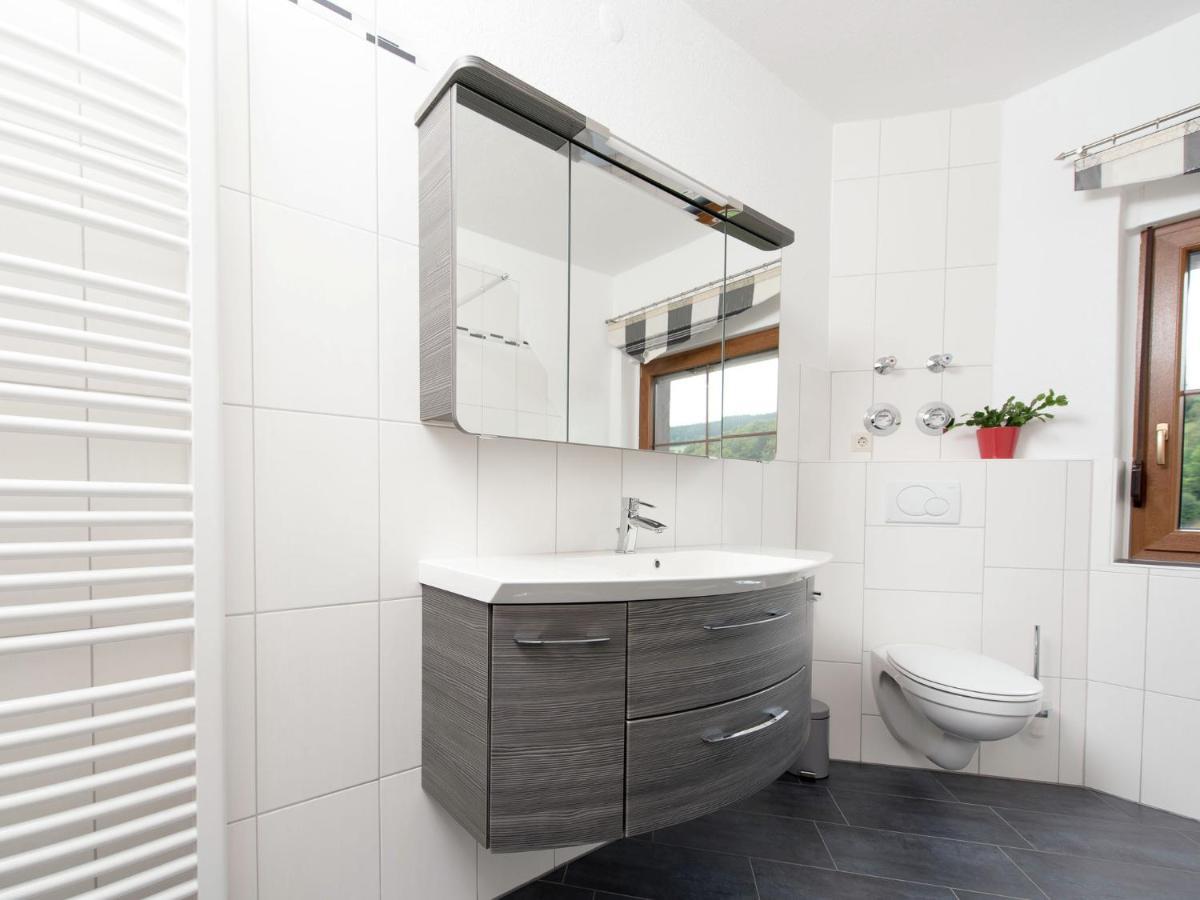 Cozy Apartment In Ore Mountains With Balcony Брайтенбрун Стая снимка